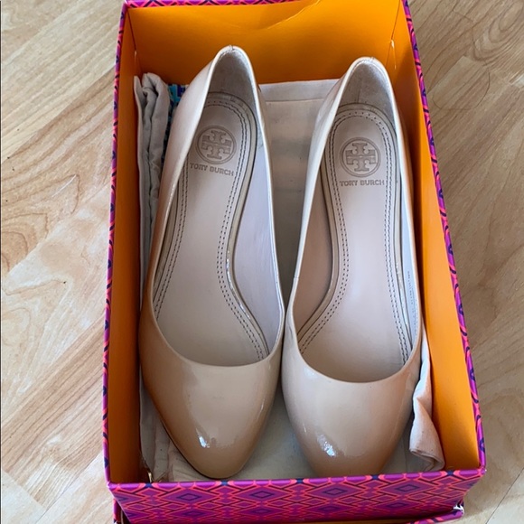 Beige Tory Burch Patent Leather Pump worn once - Picture 2 of 9